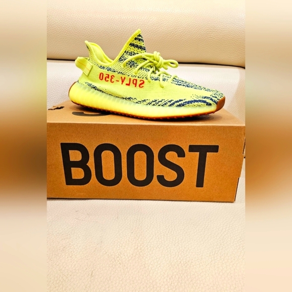 Authentic Yeezy Boost 350 V2 Original Adidas Semi Frozen Yellow  Shoes size 11.5 - Picture 1 of 8